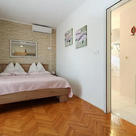 Apartment Fuer 2 Personen Ca 22 Qm In Fazana, Istrien Istrische Riviera Valbandon