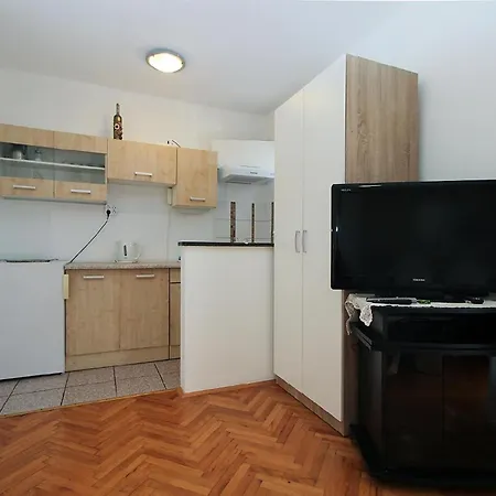 Fuer 2 Personen Ca 22 Qm In Fazana, Istrien Istrische Riviera Apartment Valbandon