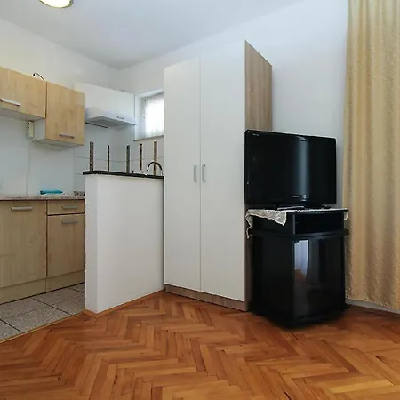 Apartment Fuer 2 Personen Ca 22 Qm In Fazana, Istrien Istrische Riviera Valbandon